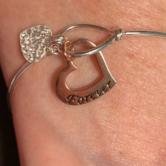 Rose Gld Fine Silvr Plated Crystal "Forever Friends" Heart Catch Bangle Bracelet - Picture 5 of 5